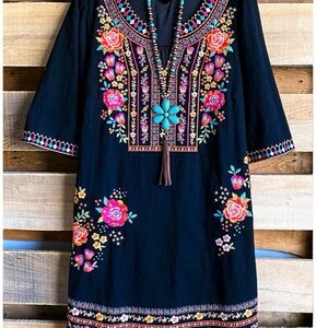 Savanna Jane SzM Embroidered Black Floral Tunic